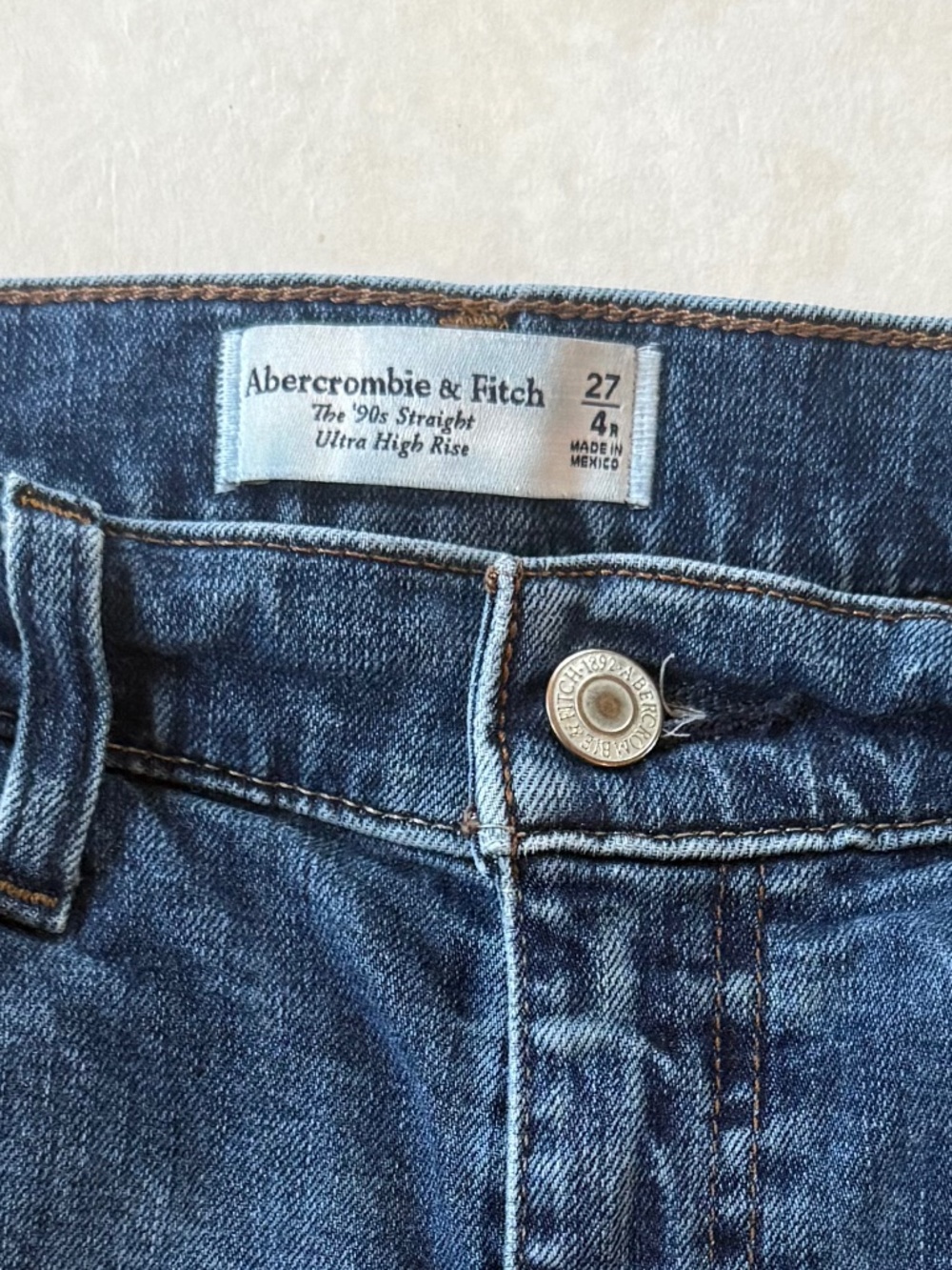 Abercrombie 90s straight ultra high rise size 4